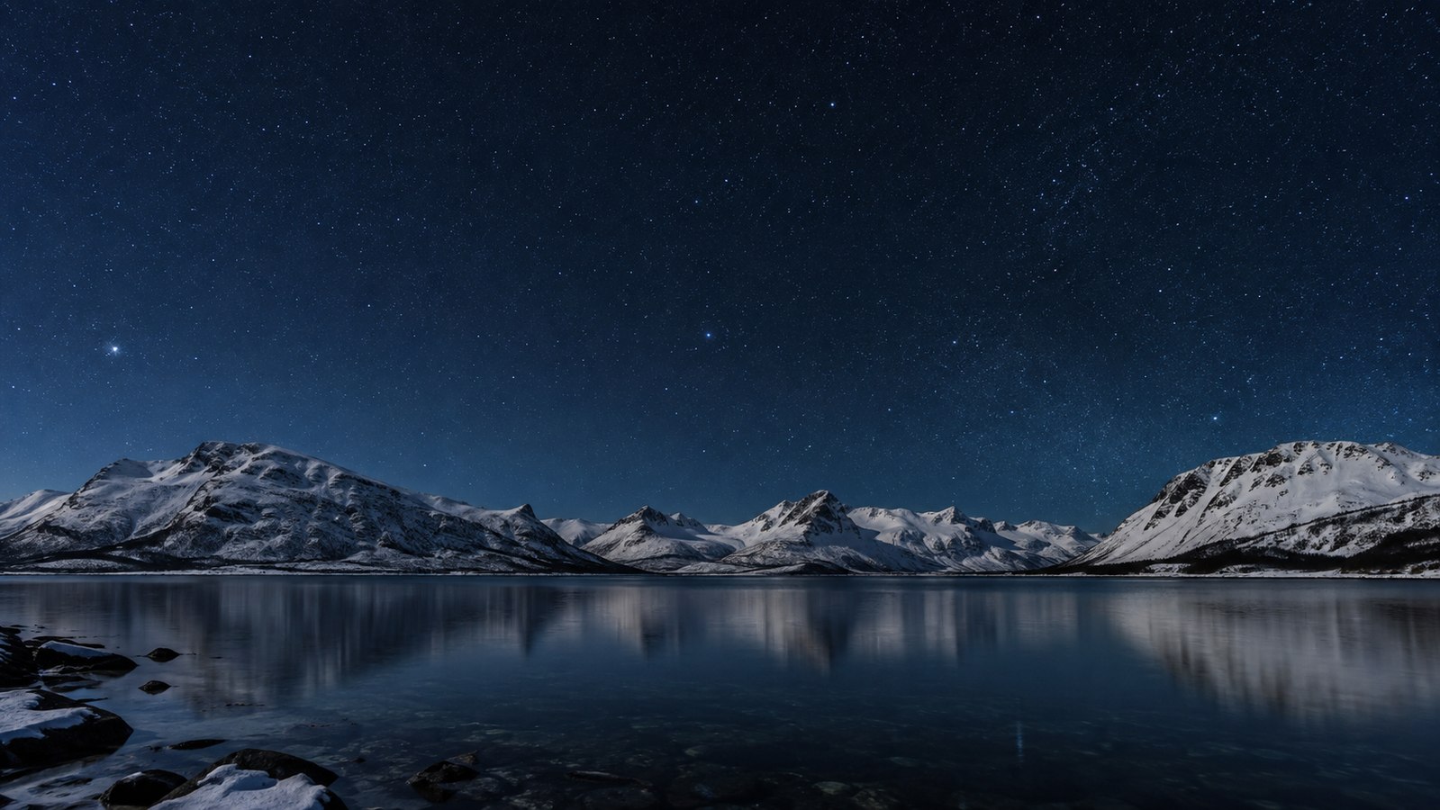 Aurora light over a calm lake